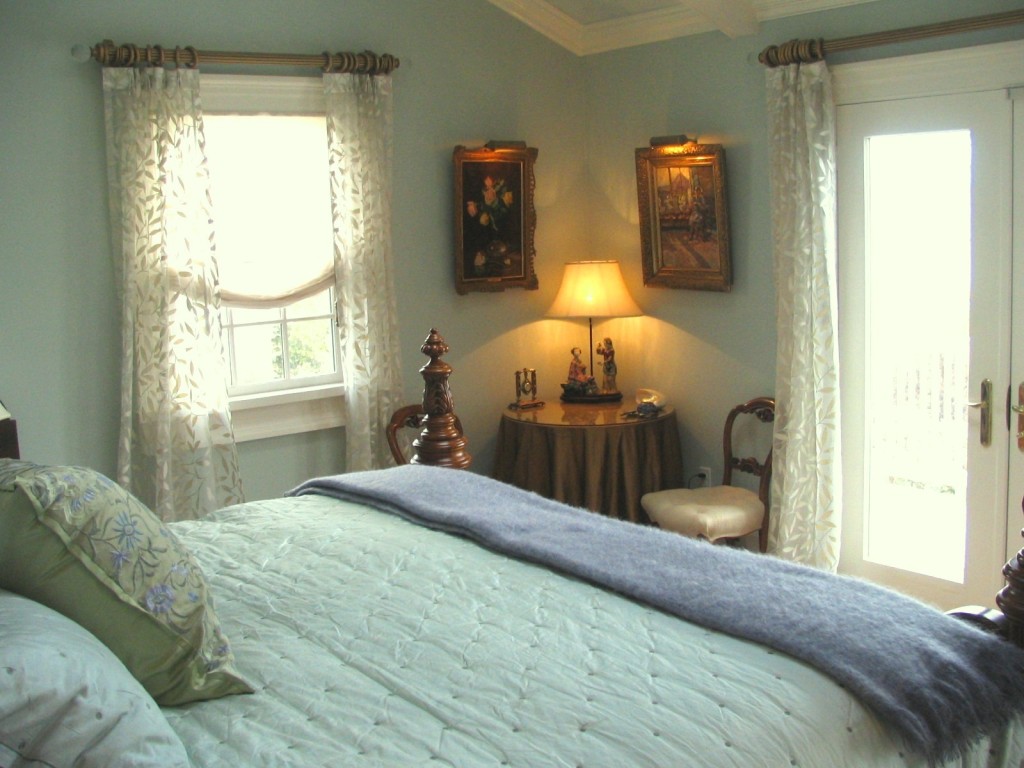Elegant classic serene bedroom
